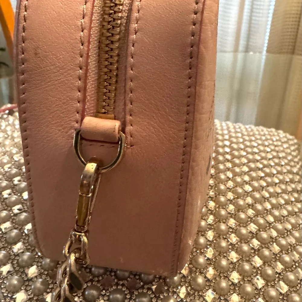 Chic Pink Crossbody Bag with Chain Detail - Picture 3 of 13